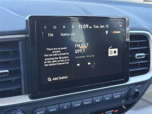 Certified 2025 Hyundai Venue Limited image 29