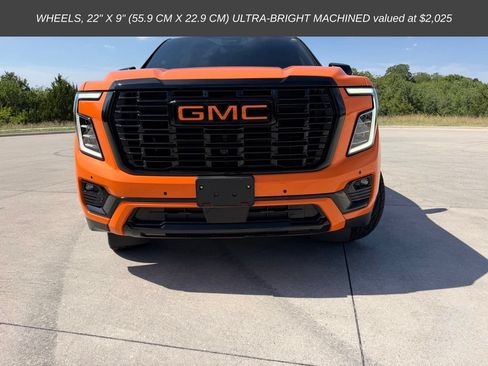 Used 2025 GMC Yukon Denali w/ Sun & Power Step Package AWD/4WD image 2