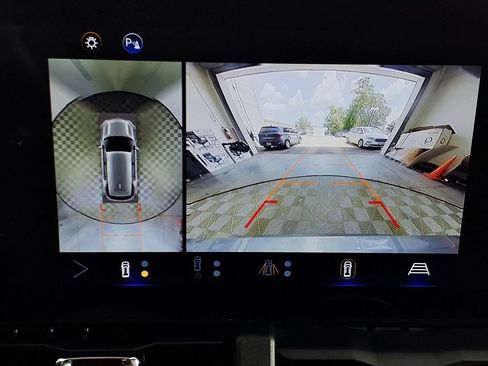 Used 2025 Chevrolet Equinox LT w/ Convenience Package II FWD image 14