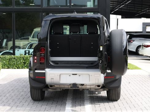 Used 2023 Land Rover Defender 90 SE image 7