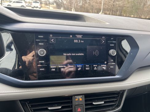 Certified 2024 Volkswagen Taos SE w/ Panoramic Sunroof Package image 22