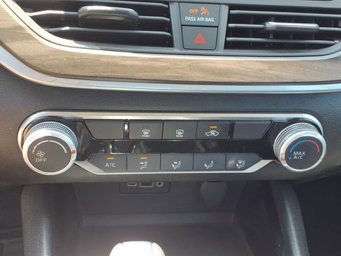 Used 2024 Nissan Altima 2.5 SV FWD image 19
