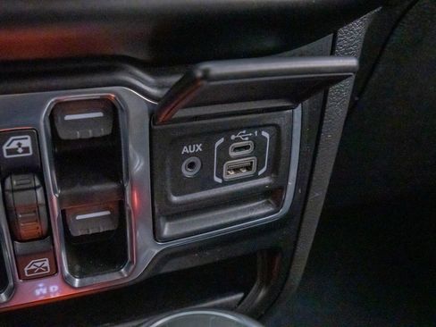 Used 2022 Jeep Wrangler Unlimited Sahara image 22