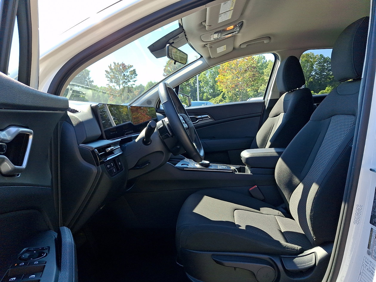 Used 2026 Kia Sportage LX FWD image 13