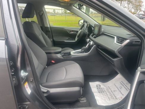 Used 2019 Toyota RAV4 XLE image 16