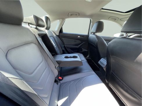 Used 2025 Volkswagen Jetta SEL FWD image 18