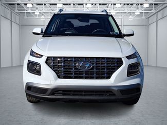 Certified 2025 Hyundai Venue SEL FWD video 2