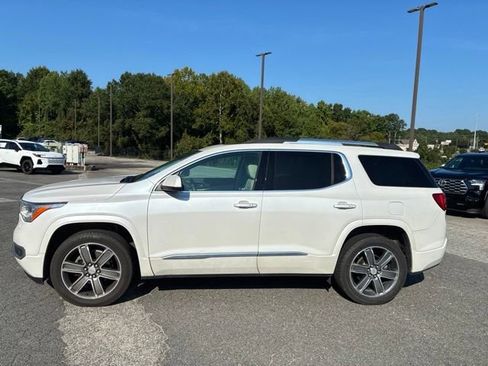 Used 2017 GMC Acadia Denali w/ Technology Package FWD image 5