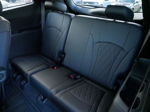 Used 2022 Buick Enclave Avenir image 18