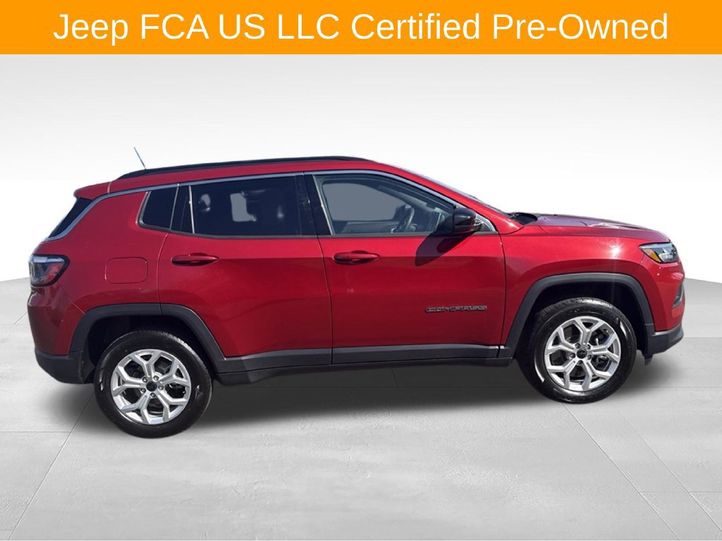 Certified 2025 Jeep Compass Latitude w/ Sun & Sound Group AWD/4WD image 2