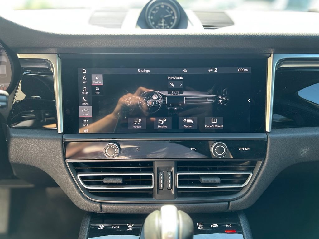 Used 2024 Porsche Macan AWD/4WD image 26
