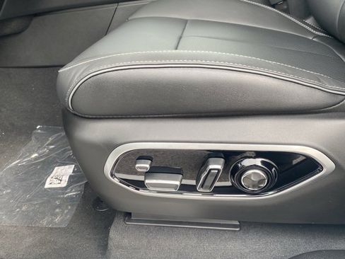 New 2025 Jeep Grand Cherokee Overland w/ Adv Protech Group III image 17