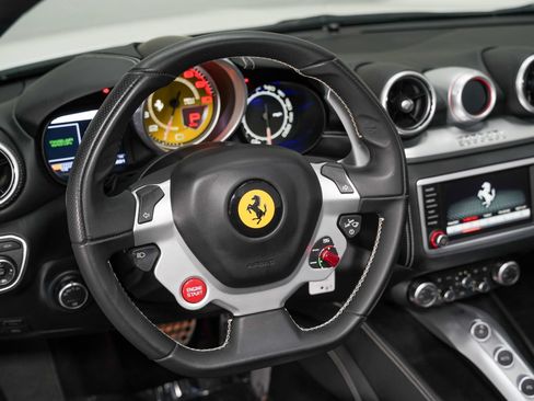 Used 2016 Ferrari California T RWD image 39