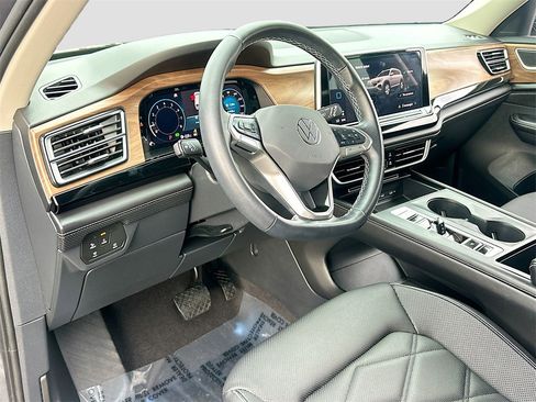 Used 2024 Volkswagen Atlas SE image 9