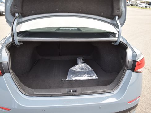 Used 2025 Nissan Sentra SR w/ SR Premium Package FWD image 5