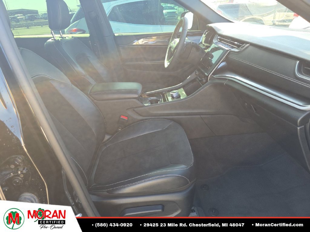 Used 2023 Jeep Grand Cherokee L Laredo AWD/4WD image 8