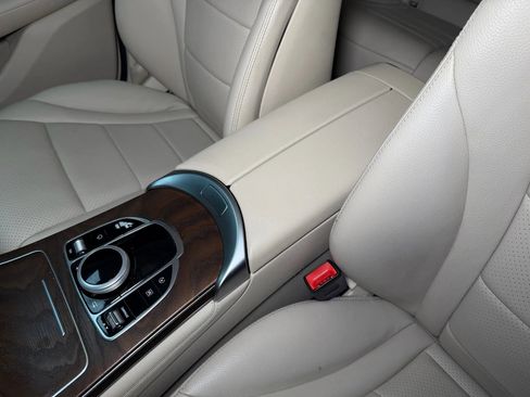Used 2019 Mercedes-Benz GLC 300 image 40
