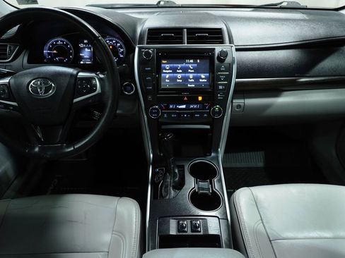 Used 2017 Toyota Camry XLE w/ Moonroof Package image 14