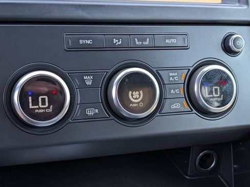 Used 2020 Land Rover Discovery SE AWD/4WD image 15