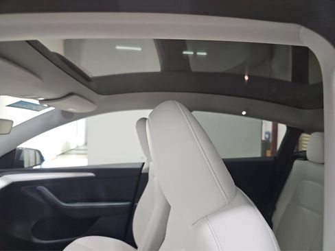 Used 2024 Tesla Model Y 2WD image 16