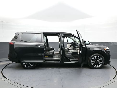 Used 2023 Kia Carnival EX image 42