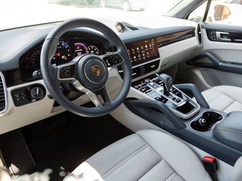 Certified 2023 Porsche Cayenne AWD/4WD image 4