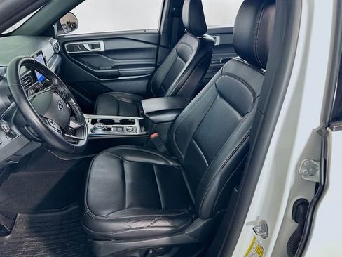 Certified 2020 Ford Explorer XLT w/ Equipment Group 202A image 17