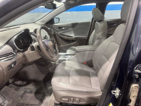 Used 2018 Chevrolet Malibu Premier w/ Premier Sun and Wheel Package FWD image 16