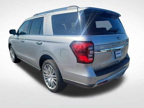 Used 2023 Ford Expedition Limited image 3