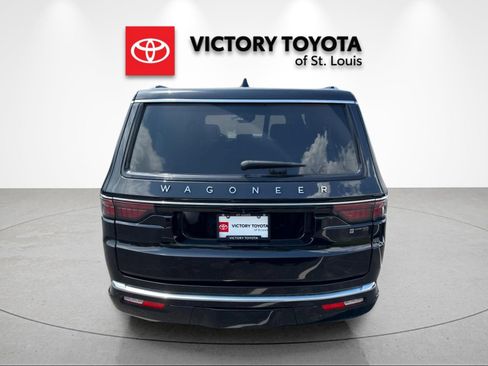 Used 2024 Jeep Wagoneer L Series III w/ Flexible Seating Group AWD/4WD image 4
