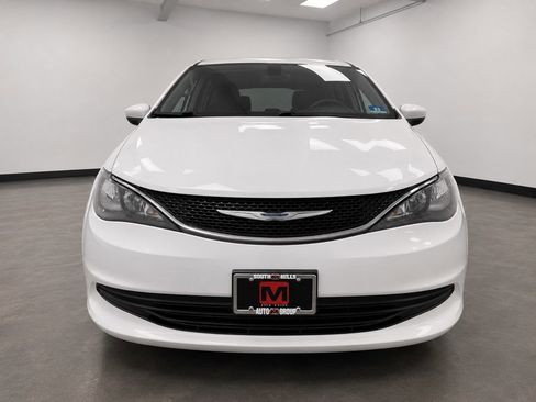 Used 2017 Chrysler Pacifica Touring w/ Tire & Wheel Group FWD image 12