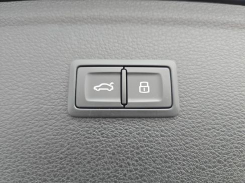 Used 2023 Audi Q5 2.0T Premium w/ Convenience Package image 13