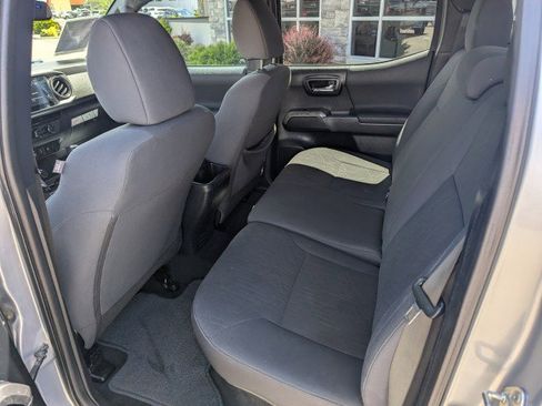 Used 2018 Toyota Tacoma TRD Off-Road AWD/4WD image 18