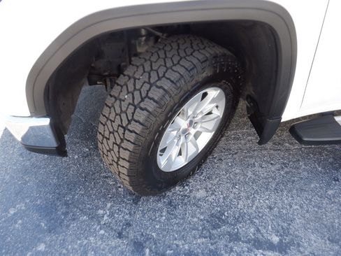 Used 2022 GMC Sierra 1500 SLE image 25