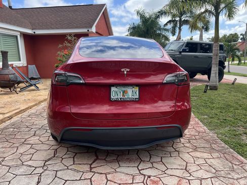 Used 2022 Tesla Model Y Long Range image 7