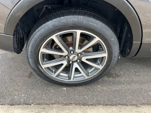 Used 2015 Ford Explorer XLT w/ Equipment Group 202A image 10