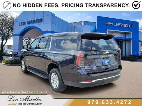 Used 2025 Chevrolet Suburban LT RWD image 4