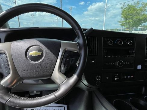 Used 2017 Chevrolet Express 2500 Extended RWD image 15
