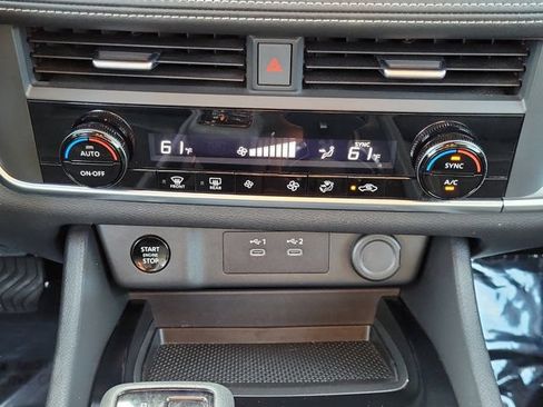 Used 2024 Nissan Rogue SV FWD image 17