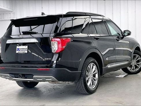 Used 2022 Ford Explorer XLT w/ Equipment Group 202A AWD/4WD image 12