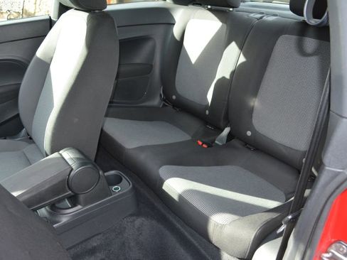 Used 2019 Volkswagen Beetle S image 11