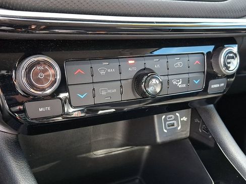 Used 2022 Jeep Compass Trailhawk AWD/4WD image 16