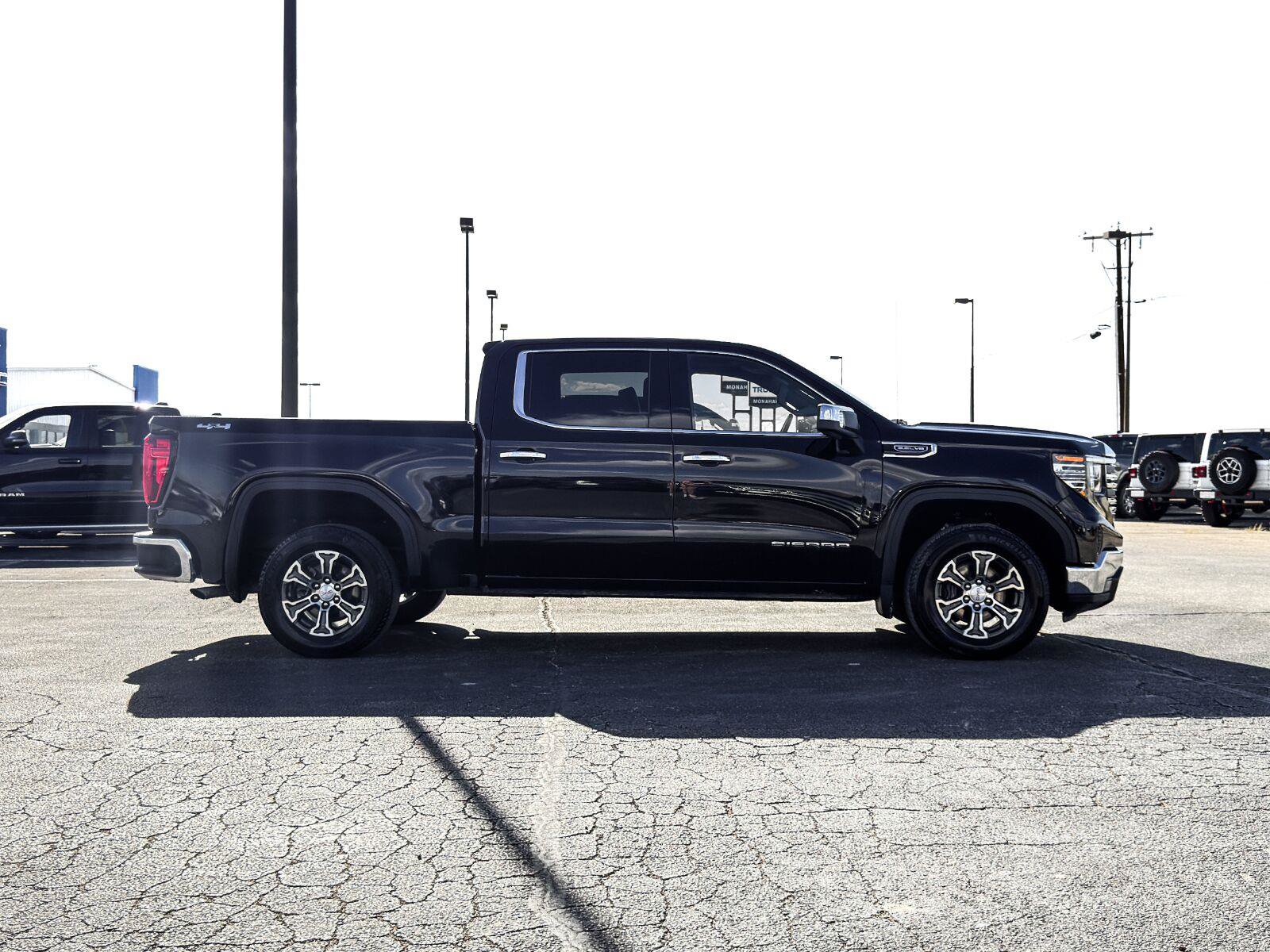 Used 2025 GMC Sierra 1500 SLT AWD/4WD image 7