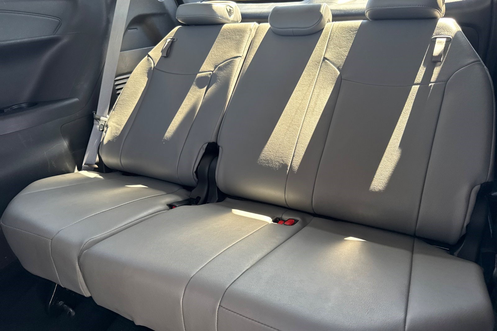 Used 2025 Toyota Sienna XLE FWD image 25