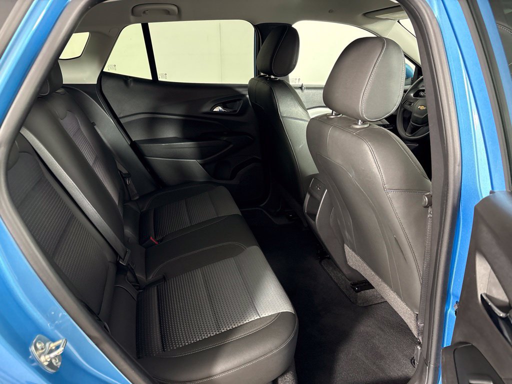 Used 2025 Chevrolet Trax LT FWD image 22