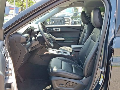 Certified 2023 Ford Explorer XLT w/ Equipment Group 202A AWD/4WD image 3
