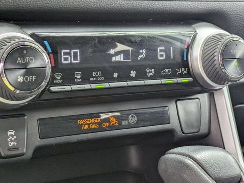 Used 2019 Toyota RAV4 LE w/ Carpet Mat Package AWD/4WD image 7