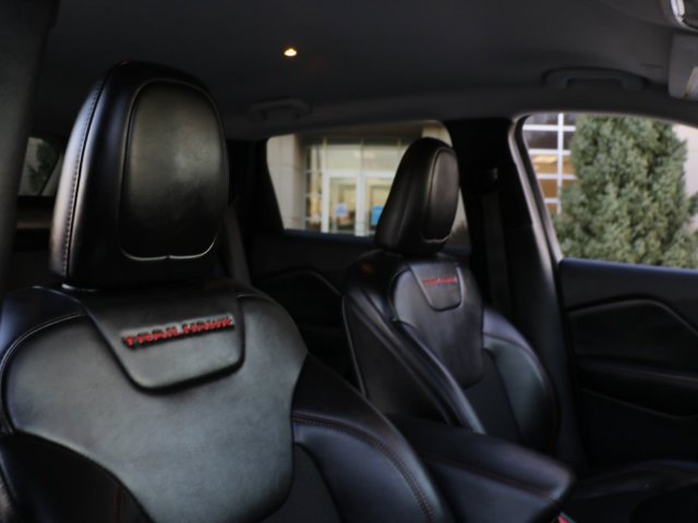 Used 2021 Jeep Cherokee Trailhawk AWD/4WD image 9