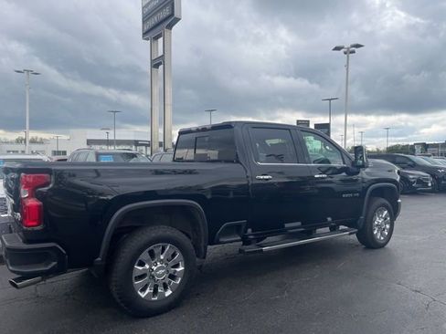 Used 2023 Chevrolet Silverado 2500 High Country w/ Z71 Off-Road Package AWD/4WD image 2