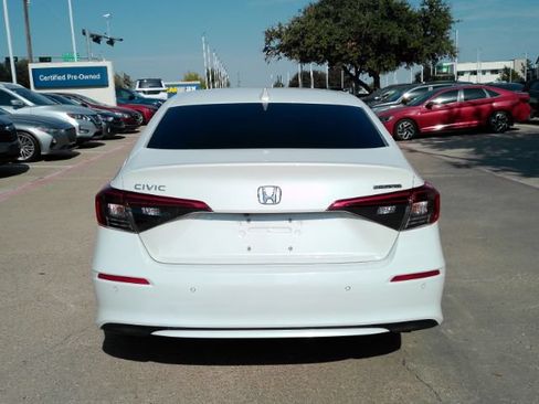 Used 2024 Honda Civic Touring image 9